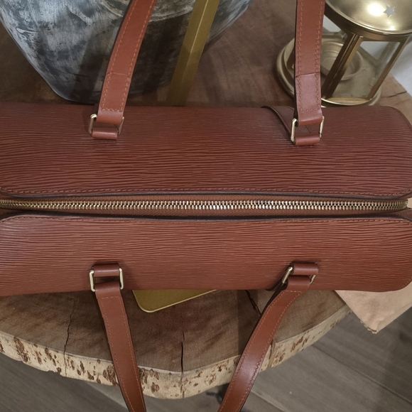 Louis Vuitton Epi Leather Soufflot - Picture 13 of 16